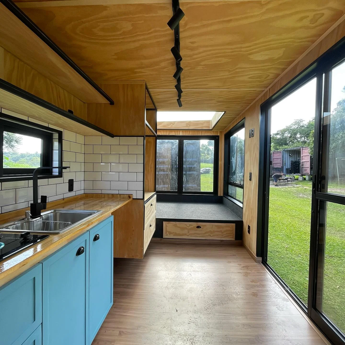 custom 20ft cozy cabin container house custom 20ft cozy cabin container house