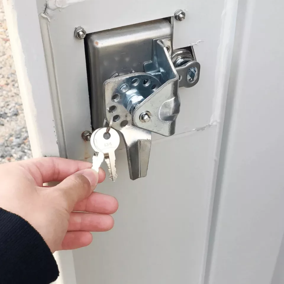 8ft cubic shipping container w/door+window 8’lx6.7’wx7.4’h 8ft cubic shipping container w/door+window 8’lx6.7’wx7.4’h