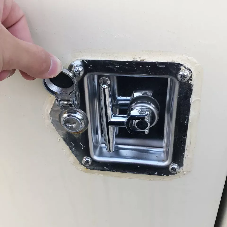 8ft cubic shipping container w/door+window 8’lx6.7’wx7.4’h 8ft cubic shipping container w/door+window 8’lx6.7’wx7.4’h